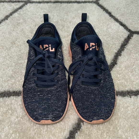 APL Techloom Phantom Size: Women’s 7.5 - Picture 1 of 3